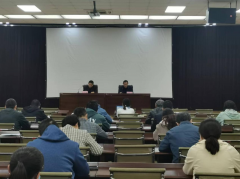 5月12日，聊城市水利工程總公司專項(xiàng)業(yè)務(wù)培訓(xùn)開課，公司總經(jīng)理李令安出席開課儀式并講話，副總經(jīng)理杜代軍主 持儀式， 60余名在家干部職工參加培訓(xùn)。 本次培訓(xùn)主要內(nèi)容以法律法規(guī)